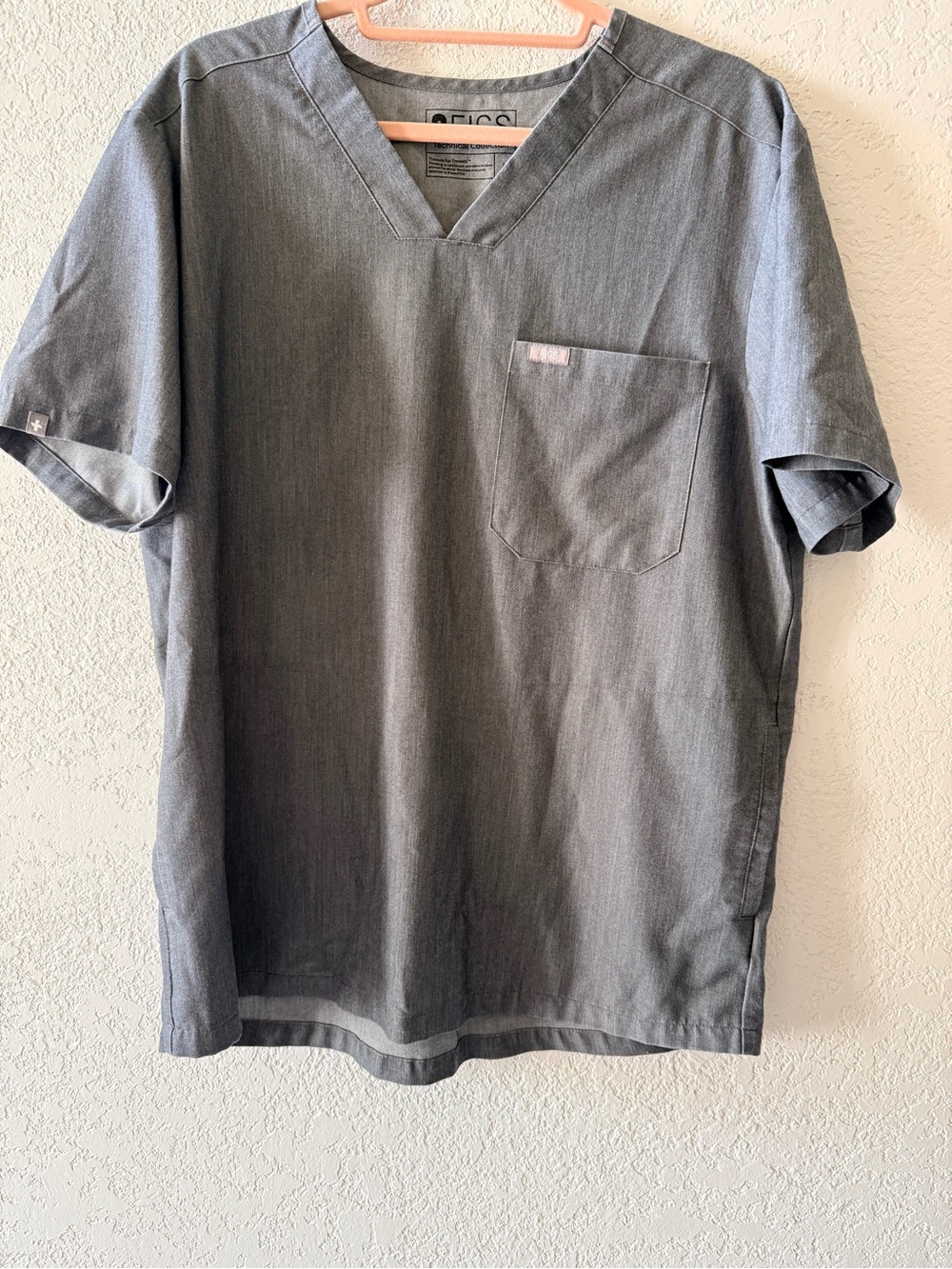 FIGS Technical Collection Men’s Gray‎ V-Neck Short sleeve Scrub Top Size Large